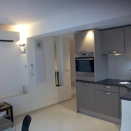 Du Chateau Guest house Nice