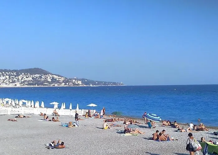 デュ シャトー ゲストハウス ニース