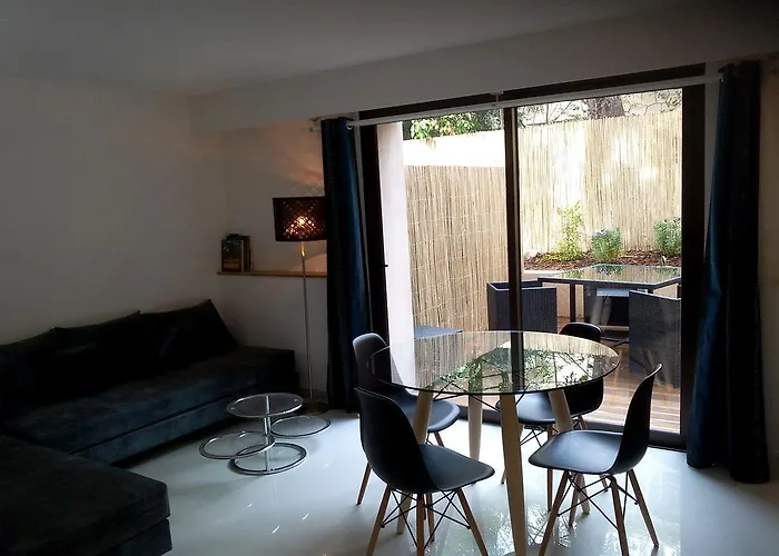 ゲストハウス デュ シャトー 4*