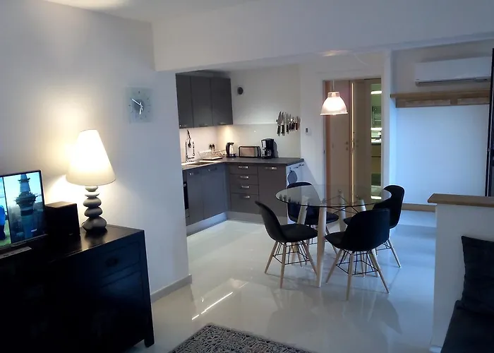 デュ シャトー ゲストハウス ニース