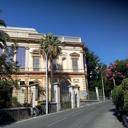 Du Chateau نيس
